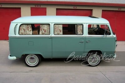 1971 VOLKSWAGEN TYPE II BAY WINDOW BUS