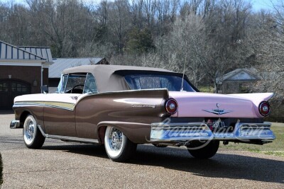 1957 FORD FAIRLANE SUNLINER CONVERTIBLE - 2