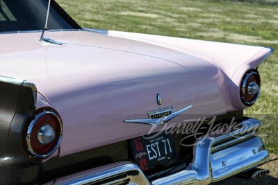 1957 FORD FAIRLANE SUNLINER CONVERTIBLE - 31