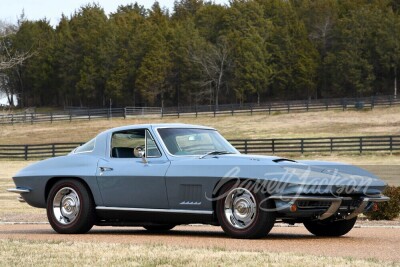 1967 CHEVROLET CORVETTE CUSTOM COUPE - 25