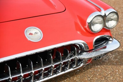 1960 CHEVROLET CORVETTE CUSTOM CONVERTIBLE - 19