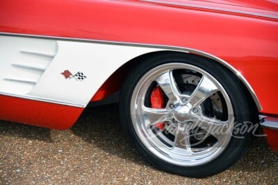 1960 CHEVROLET CORVETTE CUSTOM CONVERTIBLE - 24