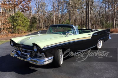 1957 FORD FAIRLANE SUNLINER CONVERTIBLE - 9