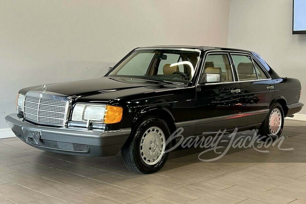 1990 MERCEDES-BENZ 300SE SEDAN