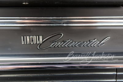 1965 LINCOLN CONTINENTAL CONVERTIBLE - 23