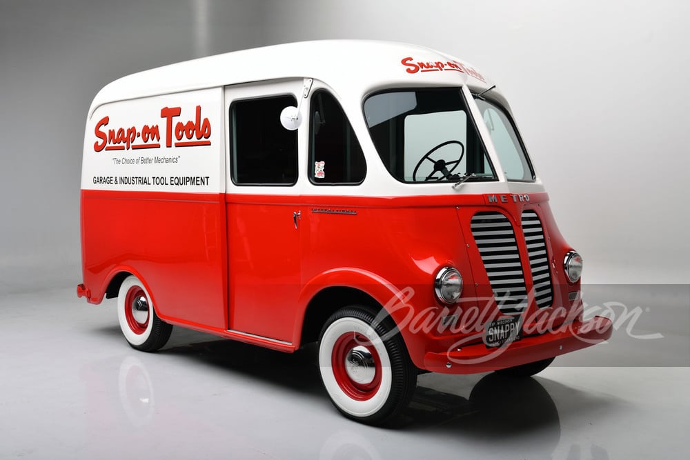 1951 INTERNATIONAL METRO "SNAP-ON TOOLS" DISPLAY VAN RE-CREATION