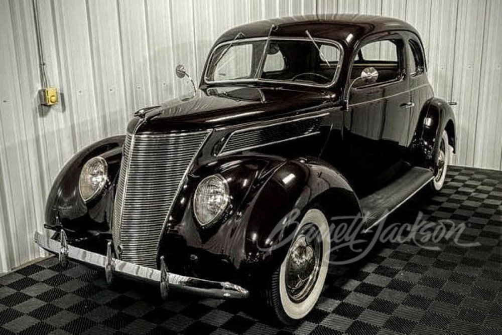 1937 FORD CLUB COUPE