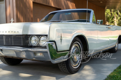 1966 LINCOLN CONTINENTAL CONVERTIBLE - 12