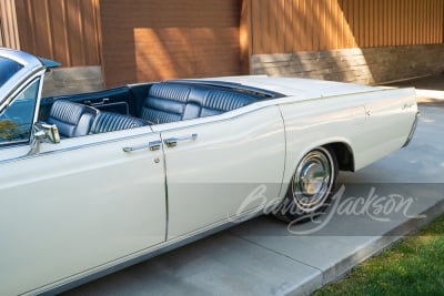 1966 LINCOLN CONTINENTAL CONVERTIBLE - 16