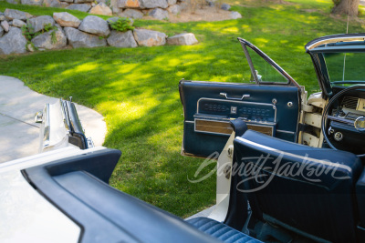 1966 LINCOLN CONTINENTAL CONVERTIBLE - 17