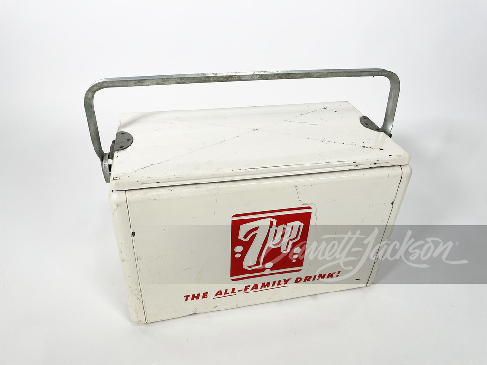 1950S 7UP METAL PICNIC COOLER