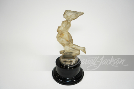 SECOND-GENERATION LALIQUE CRYSTAL HOOD MASCOT