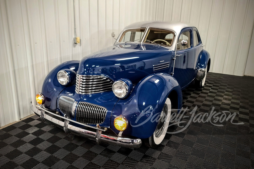 1941 GRAHAM HOLLYWOOD SEDAN