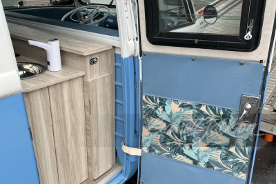 1961 VOLKSWAGEN KOMBI CAMPER RE-CREATION - 9