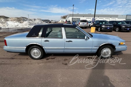 1997 LINCOLN TOWN CAR SIGNATURE SERIES SEDAN