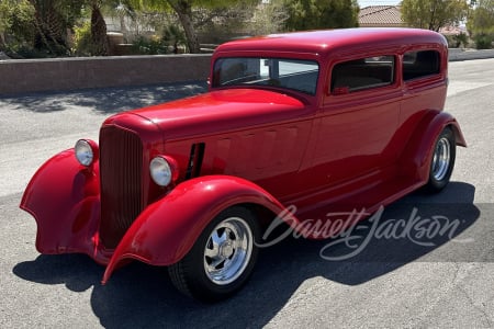 1933 PLYMOUTH DELUXE CUSTOM SEDAN