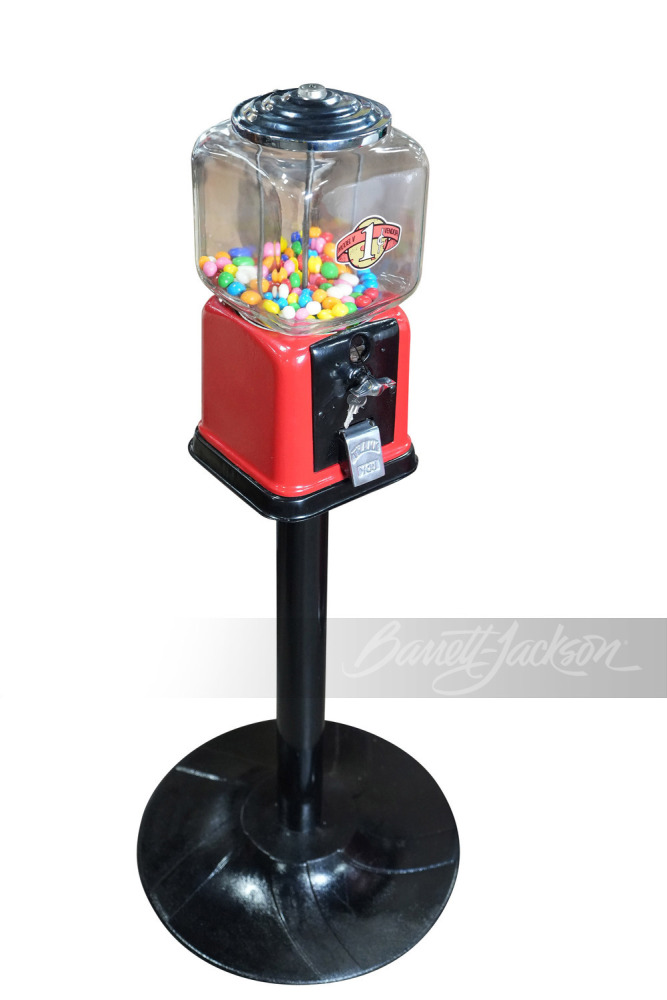 1940S VICTOR VENDING GUMBALL MACHINE