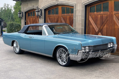 1966 LINCOLN CONTINENTAL CONVERTIBLE - 12