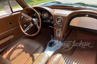 1963 CHEVROLET CORVETTE 327/340 SPLIT-WINDOW COUPE - 4