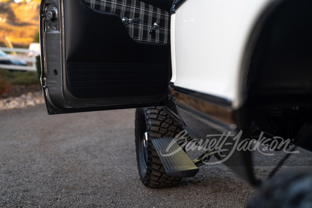 Lot 744.1 1972 CHEVROLET C20 CUSTOM PICKUP | Barrett-Jackson