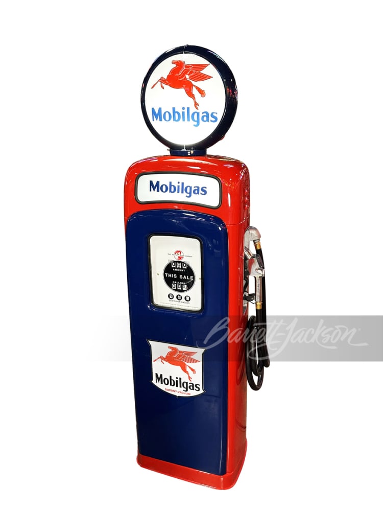 CIRCA 1950S MOBILGAS WAYNE 80 GAS PUMP