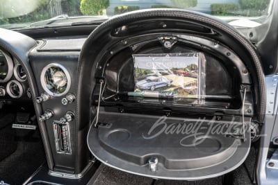 1963 CHEVROLET CORVETTE CUSTOM SPLIT-WINDOW COUPE - 17