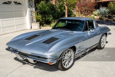 1963 CHEVROLET CORVETTE CUSTOM SPLIT-WINDOW COUPE - 30