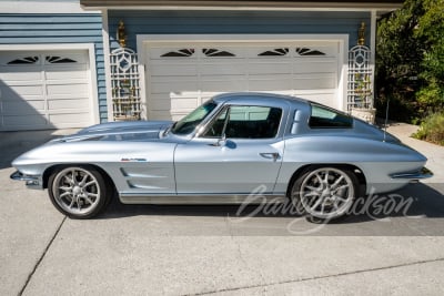 1963 CHEVROLET CORVETTE CUSTOM SPLIT-WINDOW COUPE - 31