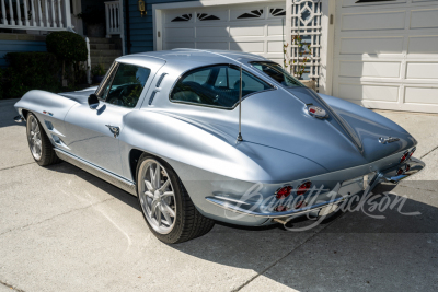 1963 CHEVROLET CORVETTE CUSTOM SPLIT-WINDOW COUPE - 32