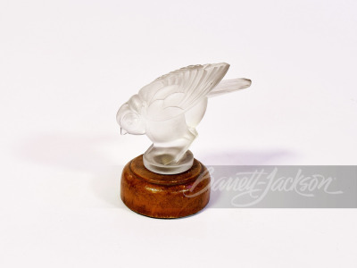 VINTAGE FROSTED ART GLASS BIRD HOOD MASCOT