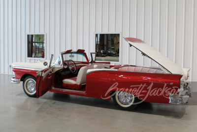 1957 FORD FAIRLANE 500 SKYLINER - 16