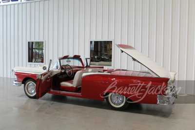 1957 FORD FAIRLANE 500 SKYLINER - 17