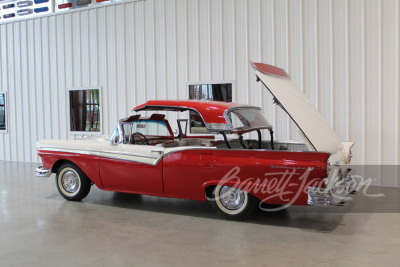 1957 FORD FAIRLANE 500 SKYLINER - 20