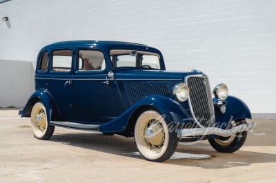 1934 FORD DELUXE SEDAN - 23