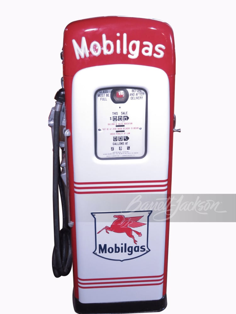 1946 MOBIL OIL M/S 80 GAS PUMP WITH "MOBILGAS" LIGHTED SCRIPT TOP