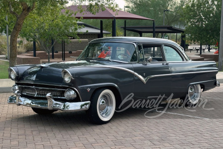 1955 FORD FAIRLANE CLUB SEDAN