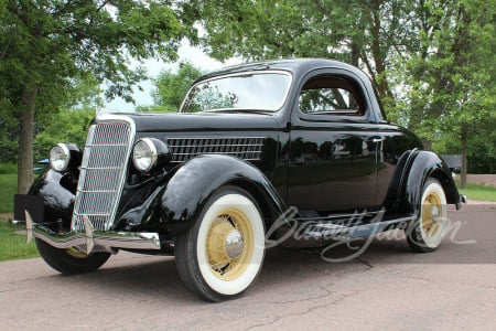 1935 FORD 3-WINDOW COUPE