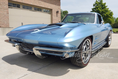 1963 CHEVROLET CORVETTE CUSTOM SPLIT-WINDOW COUPE - 61