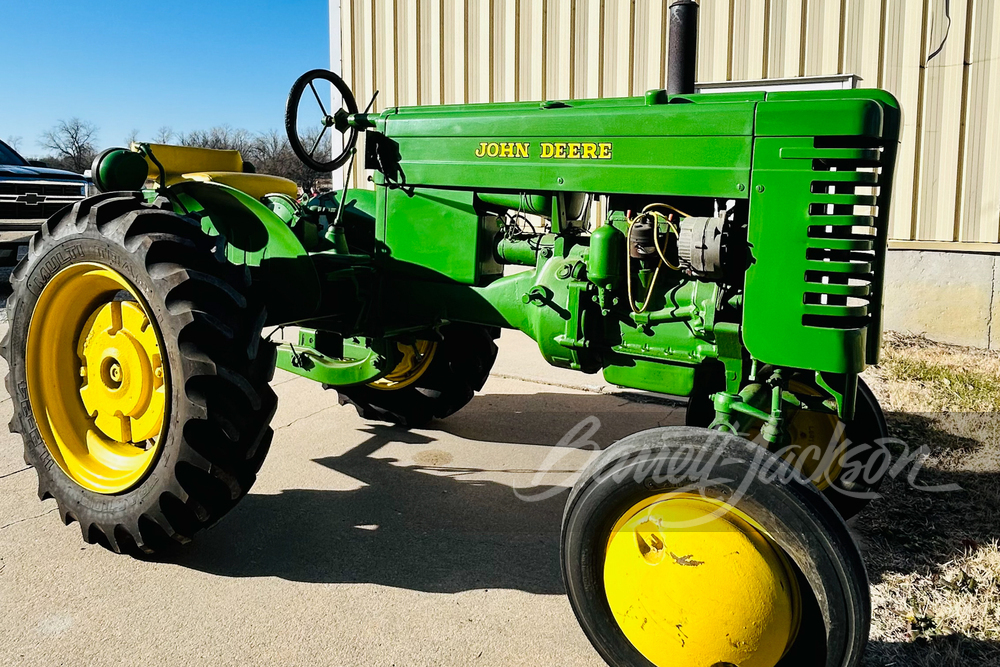 1949 JOHN DEERE M TRACTOR