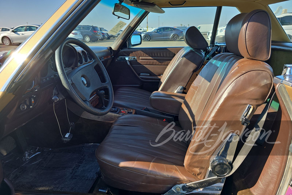 Lot 124 1985 MERCEDES-BENZ 380SL ROADSTER | Barrett-Jackson