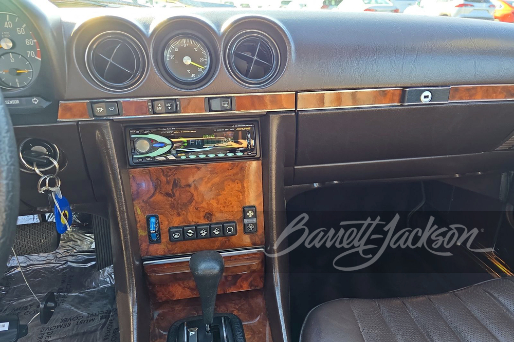 Lot 124 1985 MERCEDES-BENZ 380SL ROADSTER | Barrett-Jackson