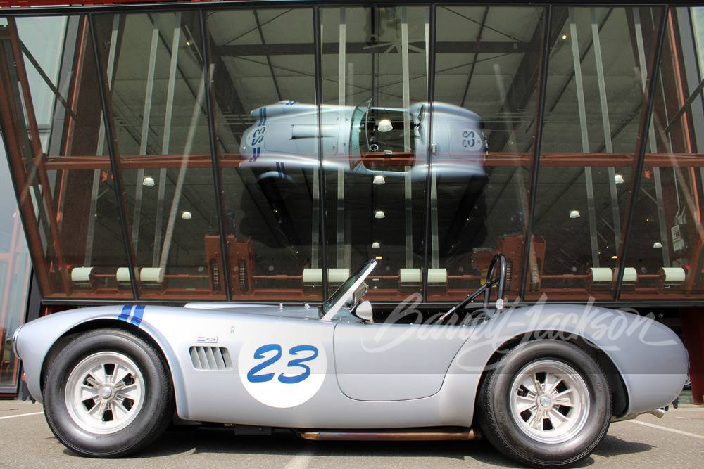 秀グループ Lot 1003 1965 SHELBY COBRA CSX 7000 FIA 289 ROADSTER