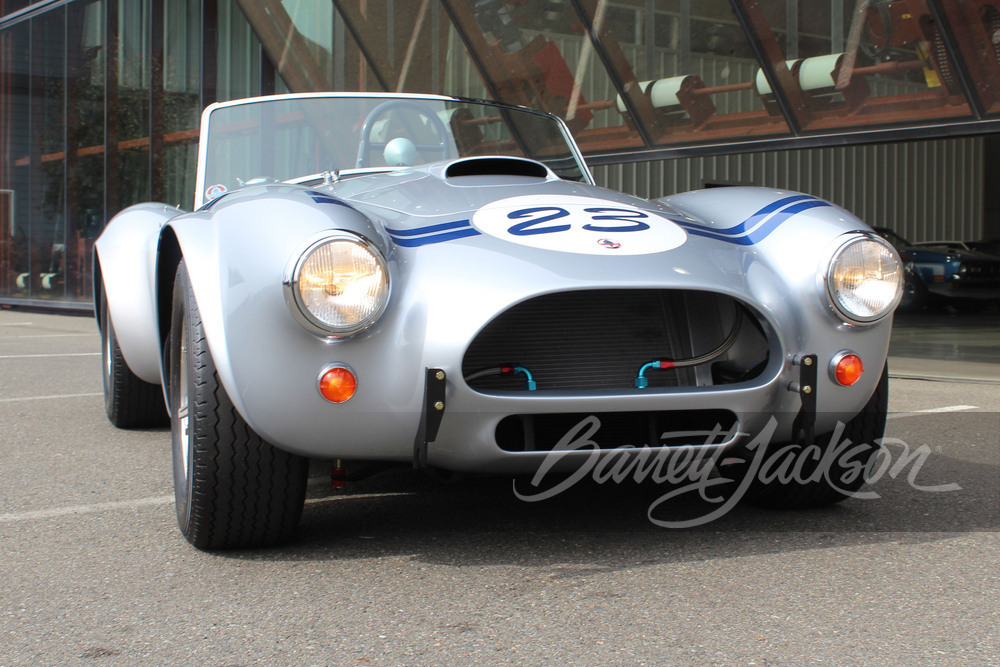 秀グループ Lot 1003 1965 SHELBY COBRA CSX 7000 FIA 289 ROADSTER
