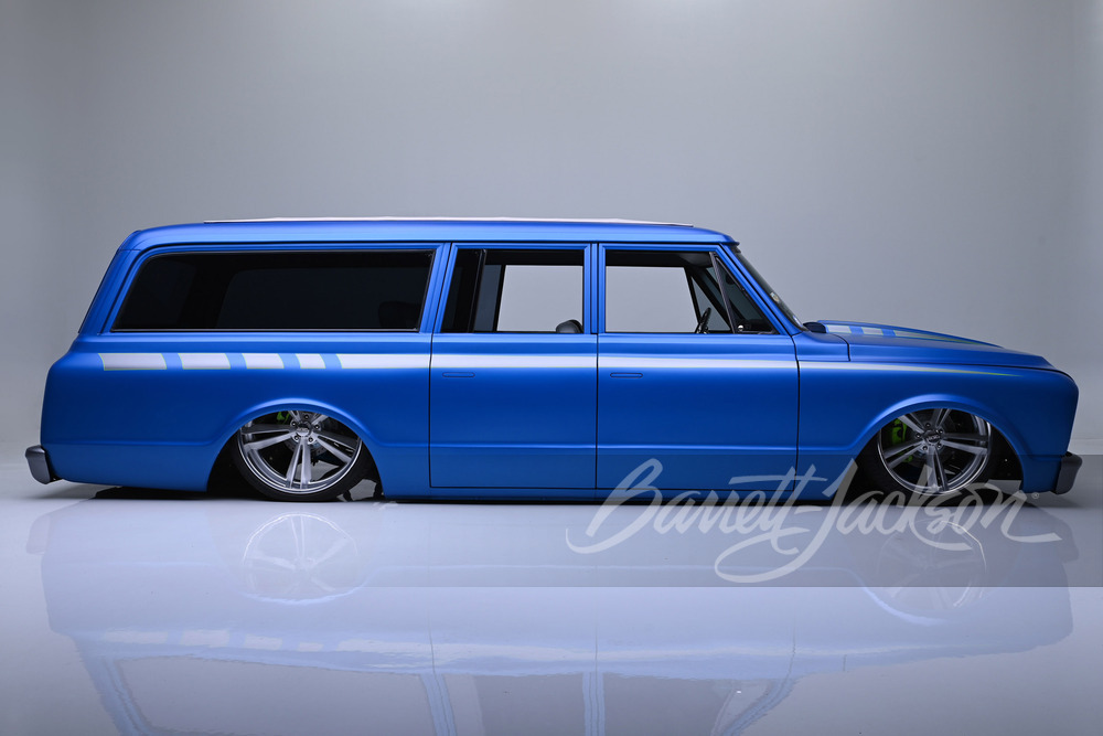【未開封】PoppingAladdin 初代 Lot 1039 1969 CHEVROLET SUBURBAN CUSTOM SUV | Barrett-Jackson