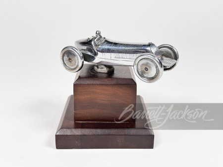 1930S GRAND PRIX RACER HOOD MASCOT