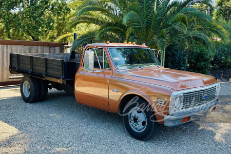 1972 CHEVROLET C30 FLATBED TRUCK