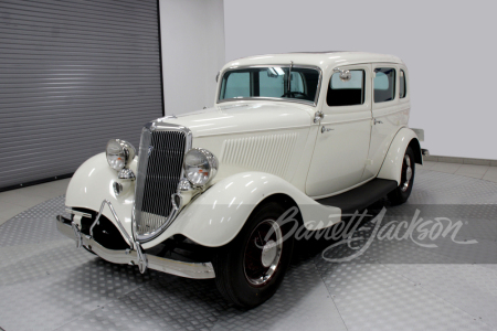 1934 FORD DELUXE 4-DOOR SEDAN