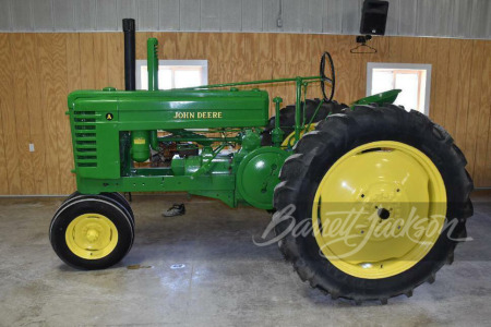 1940 JOHN DEERE TRACTOR